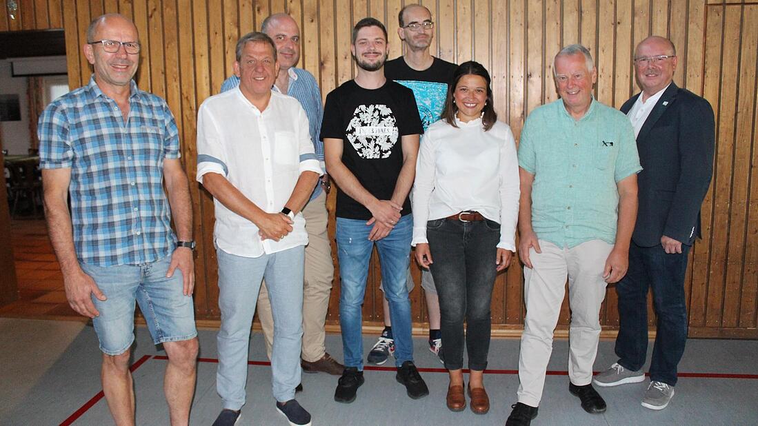 Scheidende und neue Vorstandsmitglieder des Vereinsrings Adelsberg